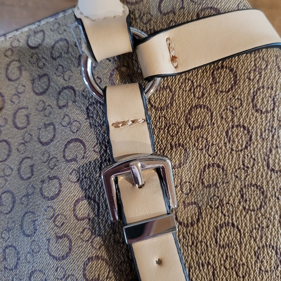 Guess 1981 purse tote. NWOT. Beige. - Picture 14 of 14